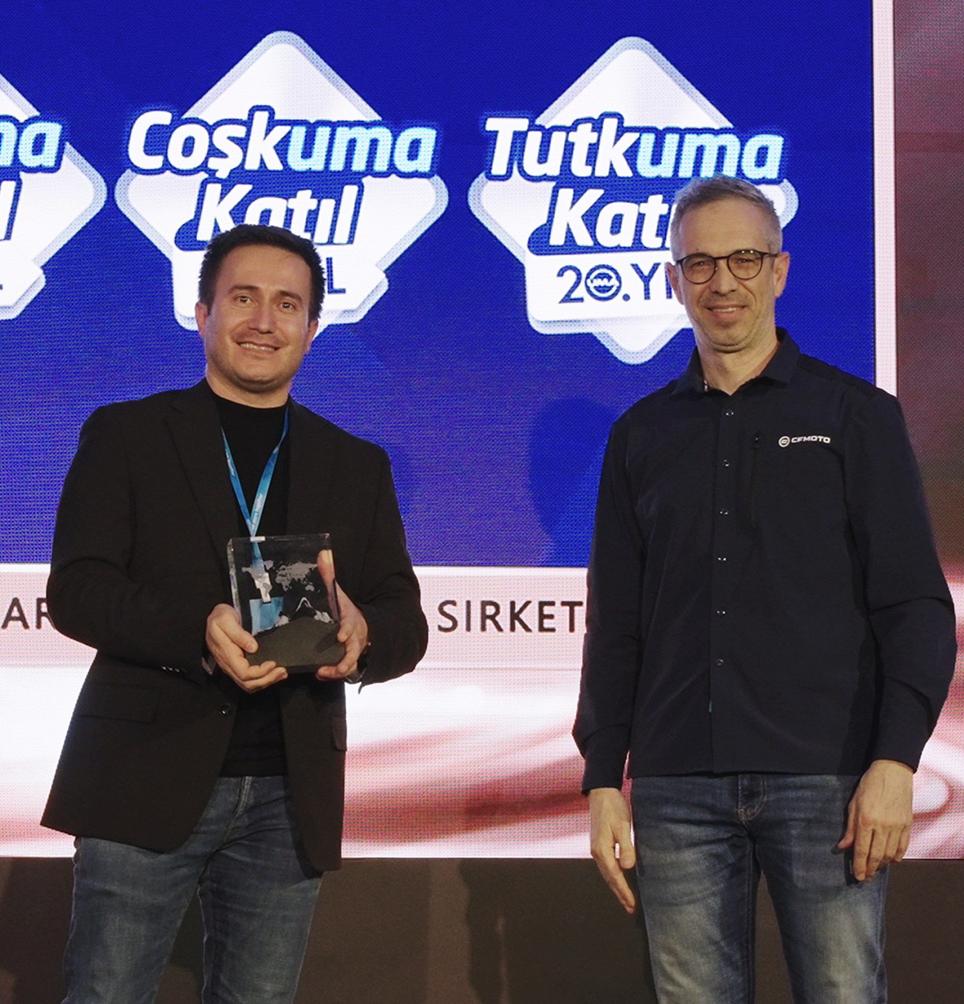 UMA, ''DISTRIBUTOR OF THE YEAR'' �d�l�ne Lay�k G�r�ld�!