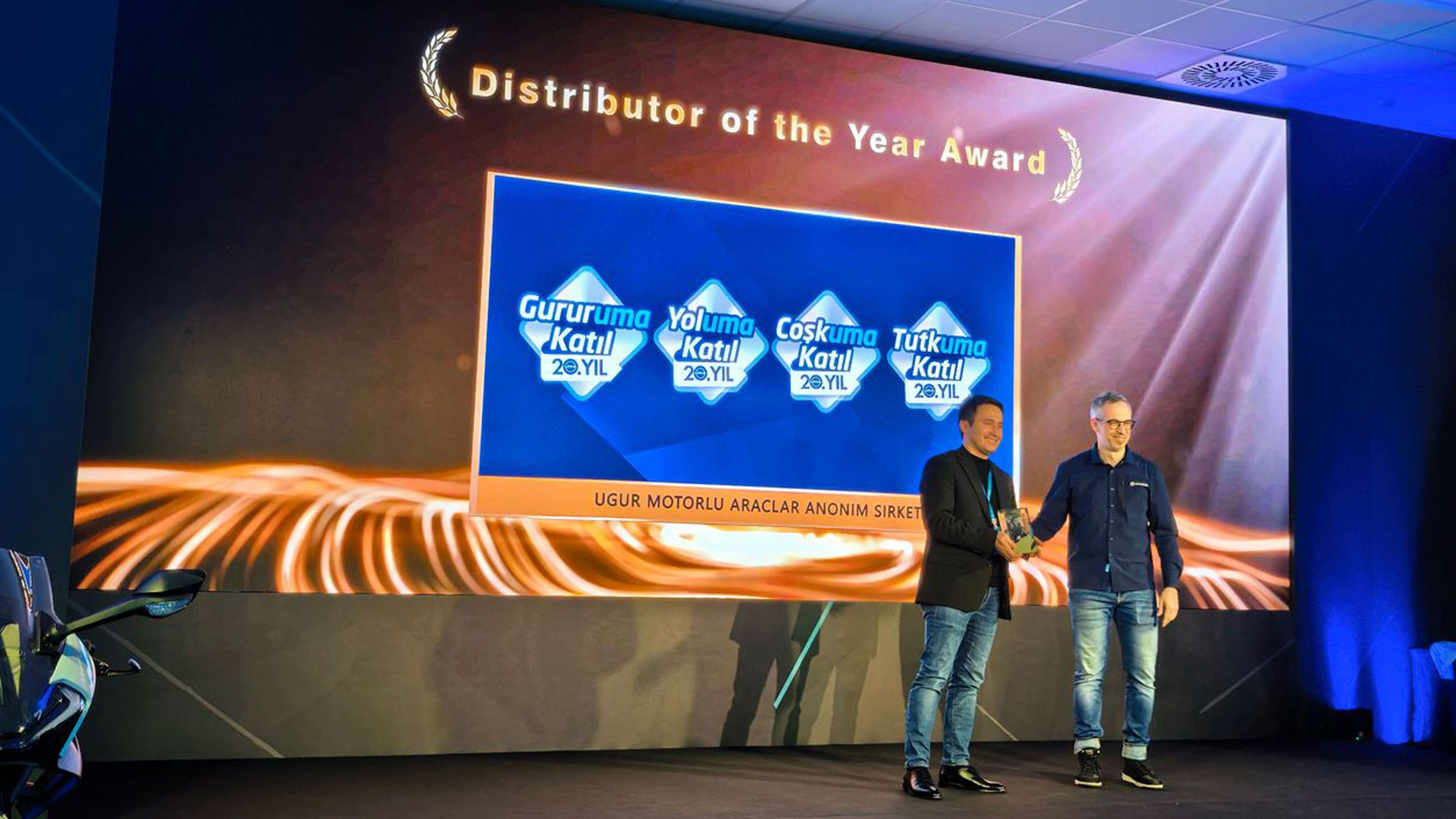 UMA, ''DISTRIBUTOR OF THE YEAR'' �d�l�ne Lay�k G�r�ld�!