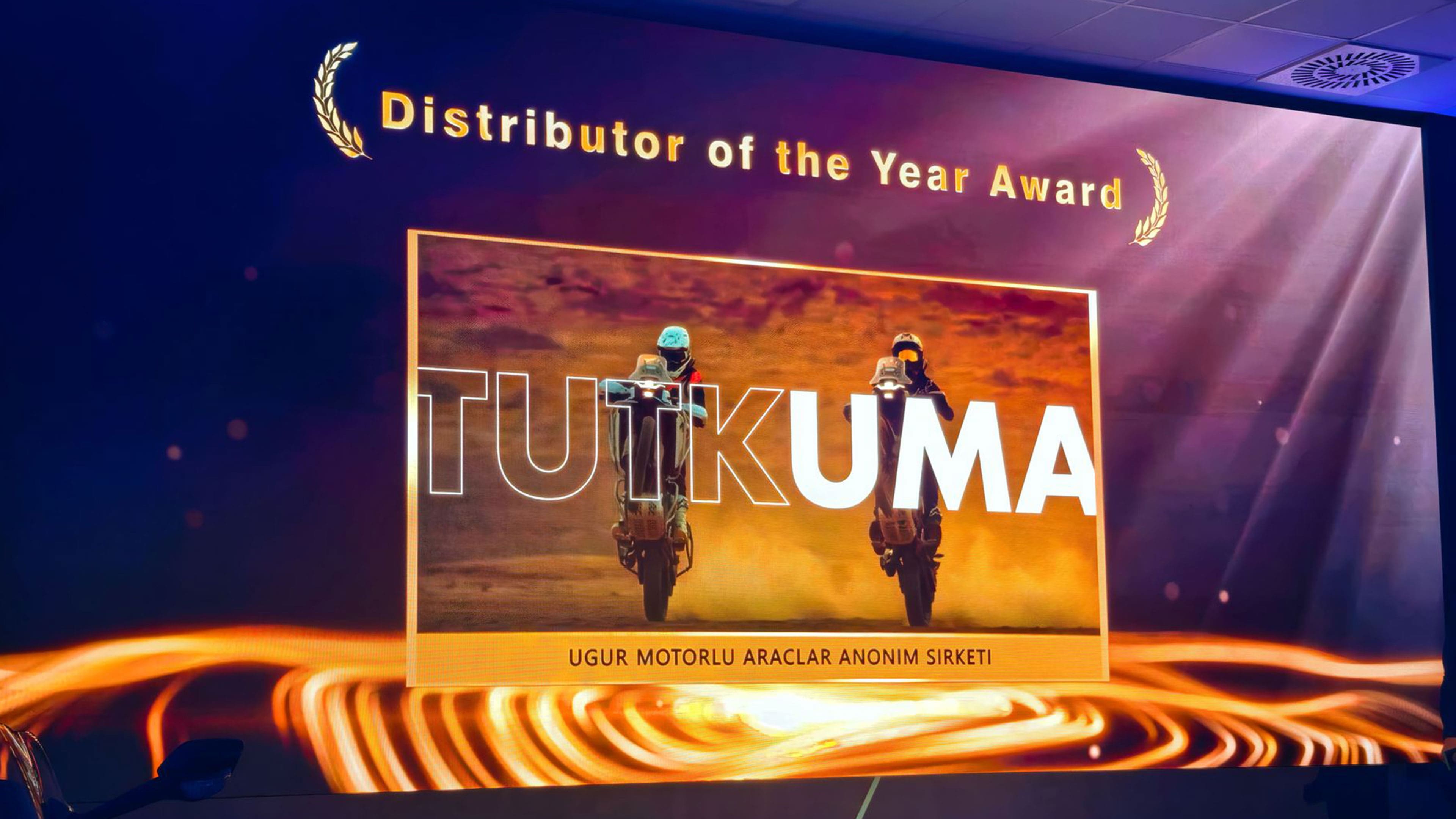 UMA, ''DISTRIBUTOR OF THE YEAR'' �d�l�ne Lay�k G�r�ld�!